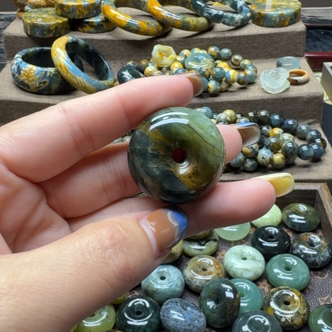 蛇纹石玉未镶嵌平安扣吊坠