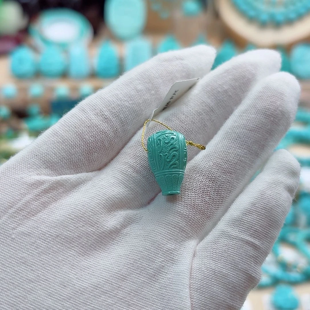 张***福绿松石未镶嵌珠宝奇石