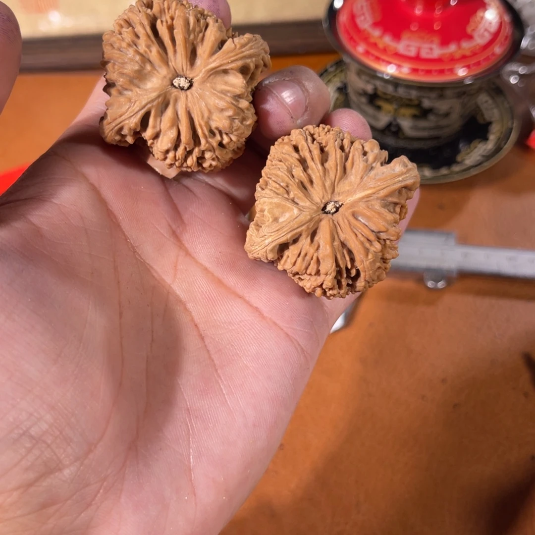 ****衫吊坠文玩核桃南疆