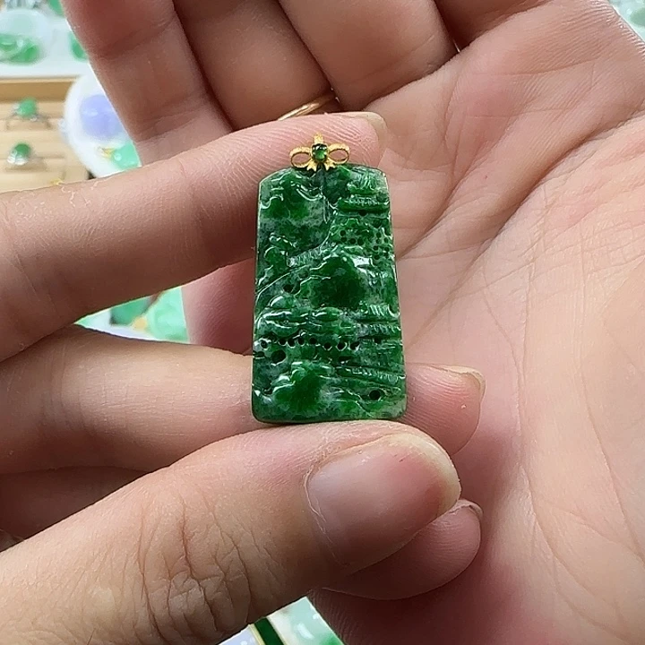 翡翠未镶嵌颈饰绿山水