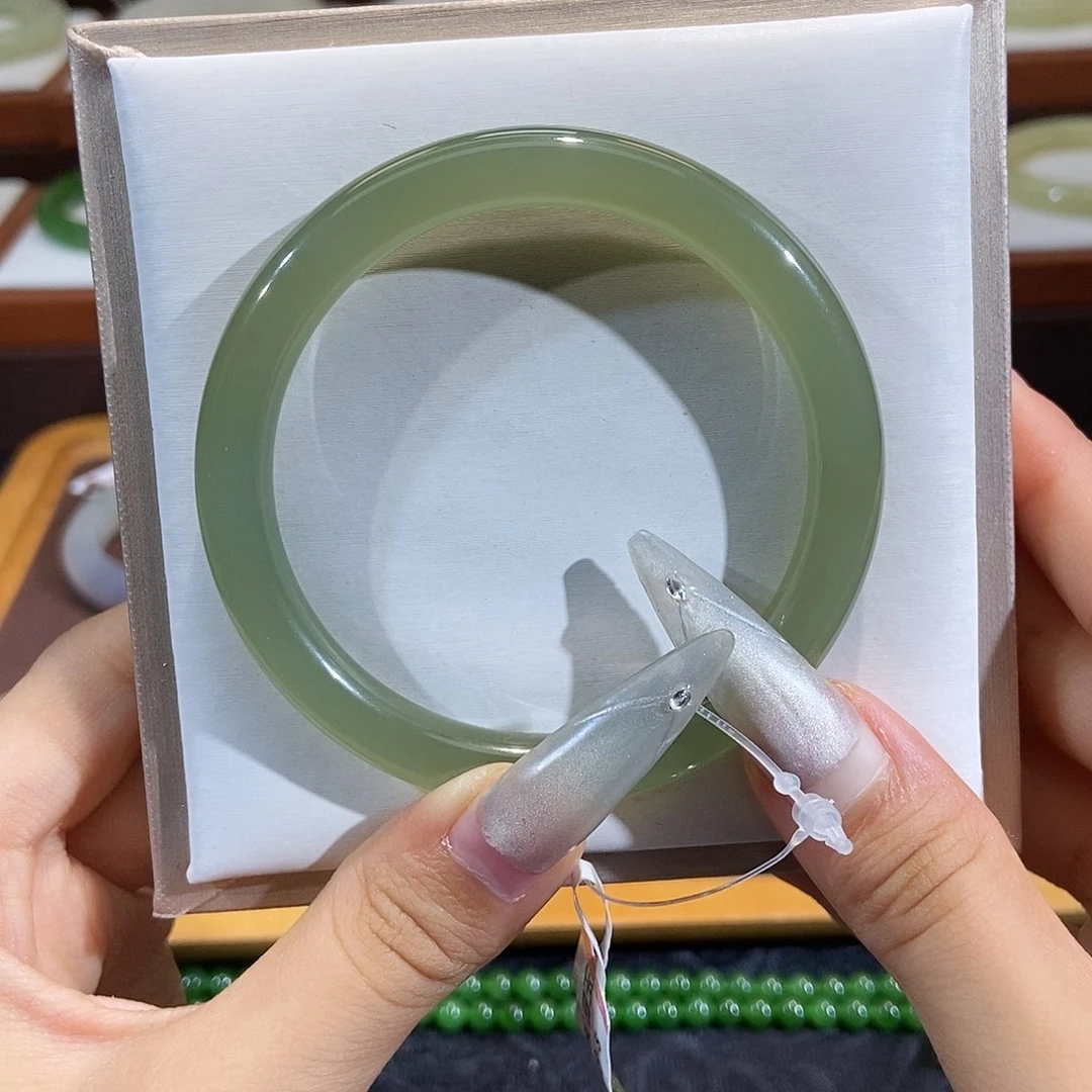 未镶嵌手镯和田玉婷