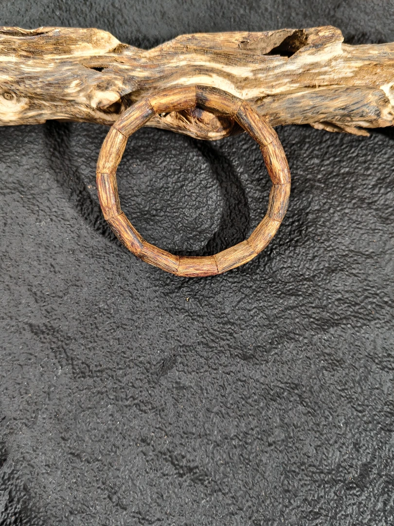 沉香海南莺歌绿奇楠手镯款单圈多样 满结油九九分沉 （多样性发一）