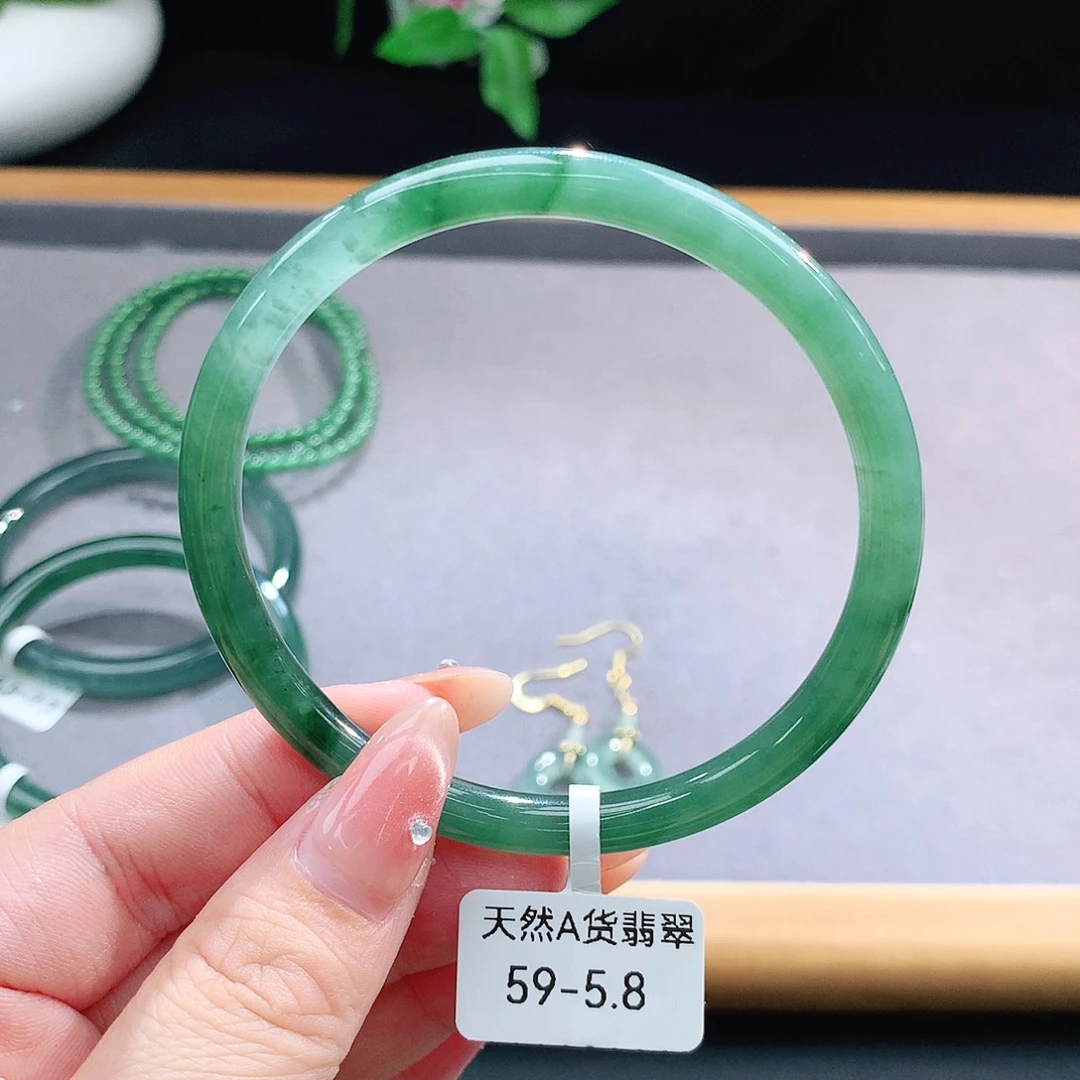 未镶嵌手镯（圆镯）翡翠