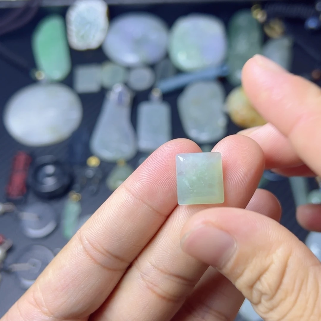 翡翠挂件未镶嵌翡翠