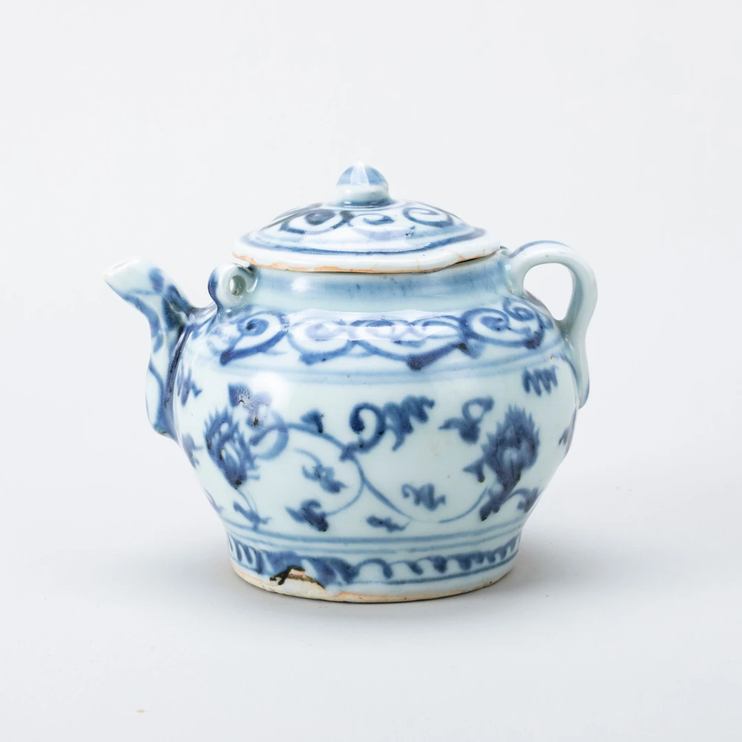 【拍卖】22、青花缠枝莲纹双系单柄执壶