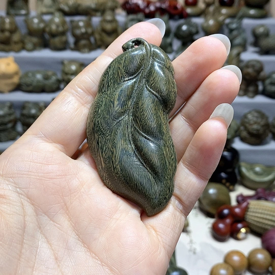 木绿檀叶子手把件