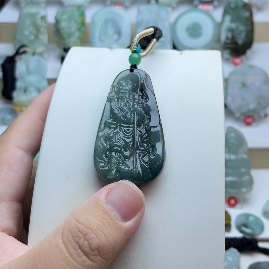 翡翠未镶嵌颈饰关公