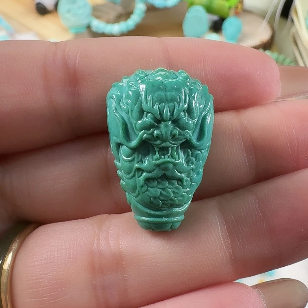 涵***仔绿松石未镶嵌颈饰