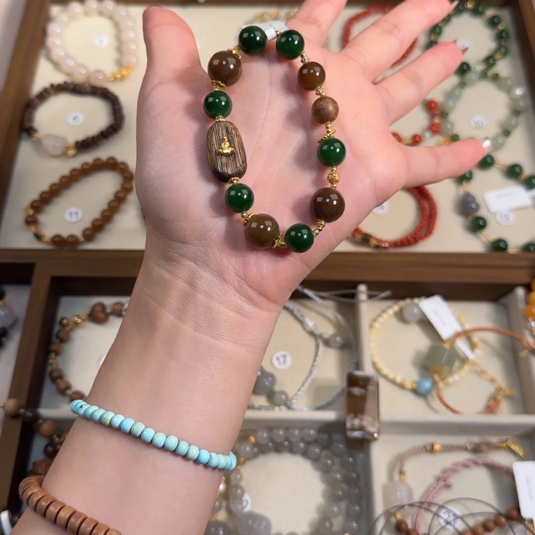 ****食和田玉（糖玉）未镶嵌手链