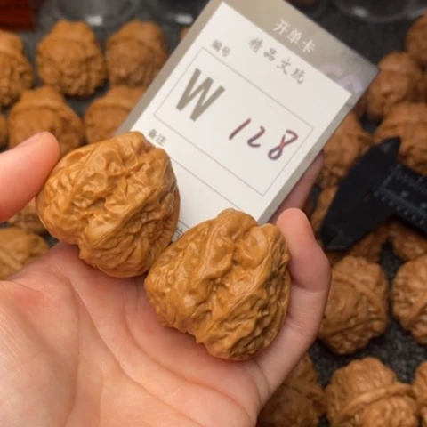吊坠桃核我是第一百38