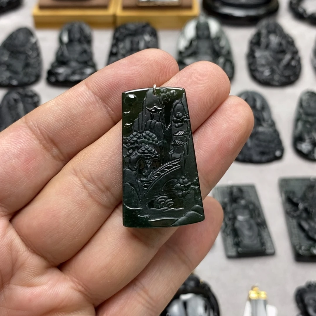 翡翠未镶嵌颈饰山水