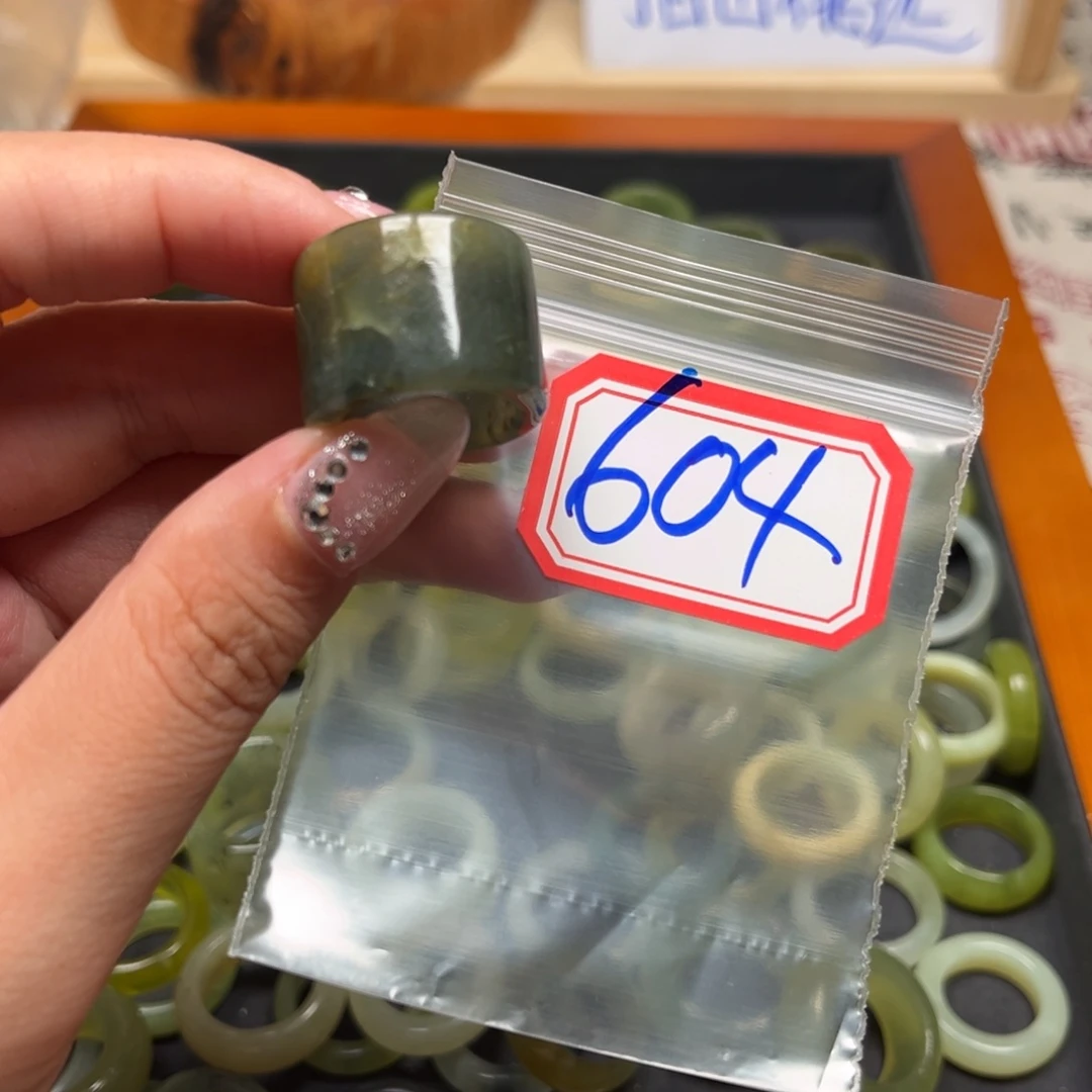 冷****蛇纹石玉未镶嵌珠宝奇石