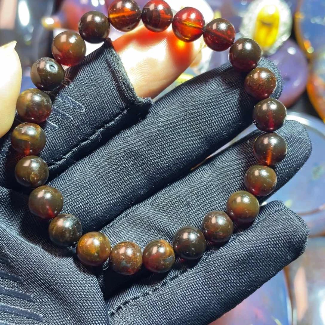 未镶嵌琥珀裸石。。