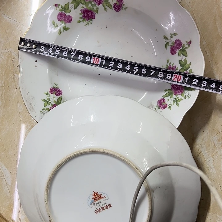 陶摆件2个22.5厘米花花深盘