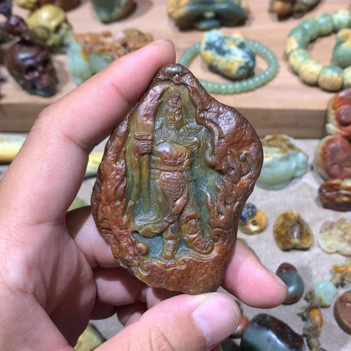 未镶嵌岫岩河磨玉（透闪石质玉）把件