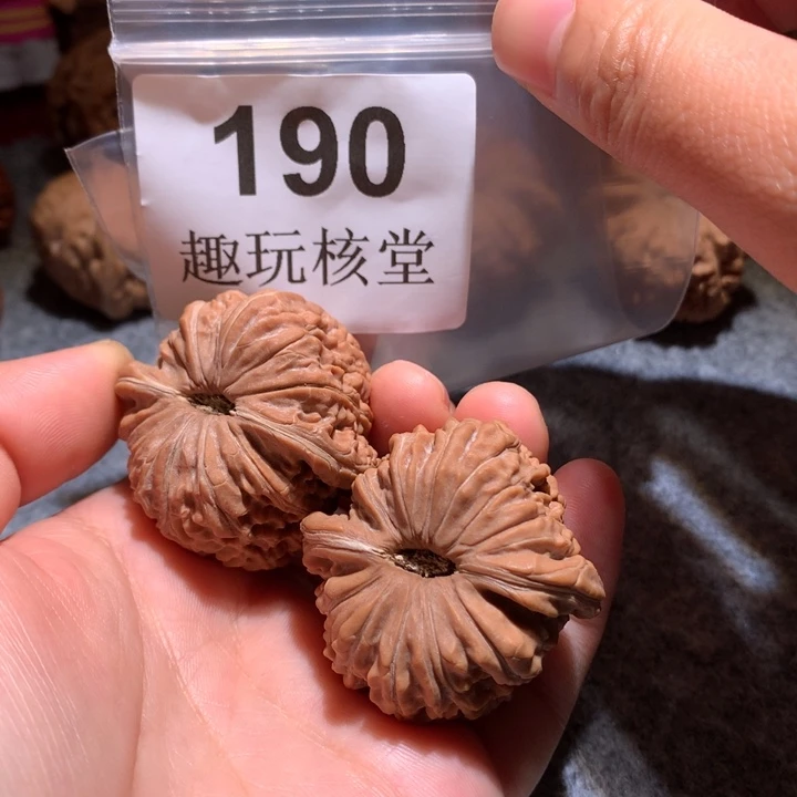 吊坠文玩核桃四左楼42尺寸 190