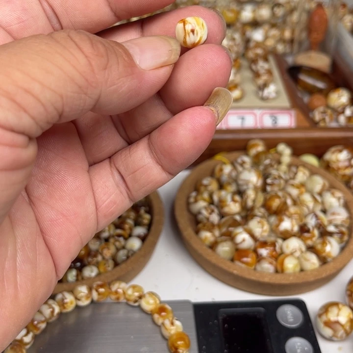 未镶嵌琥珀裸石31号