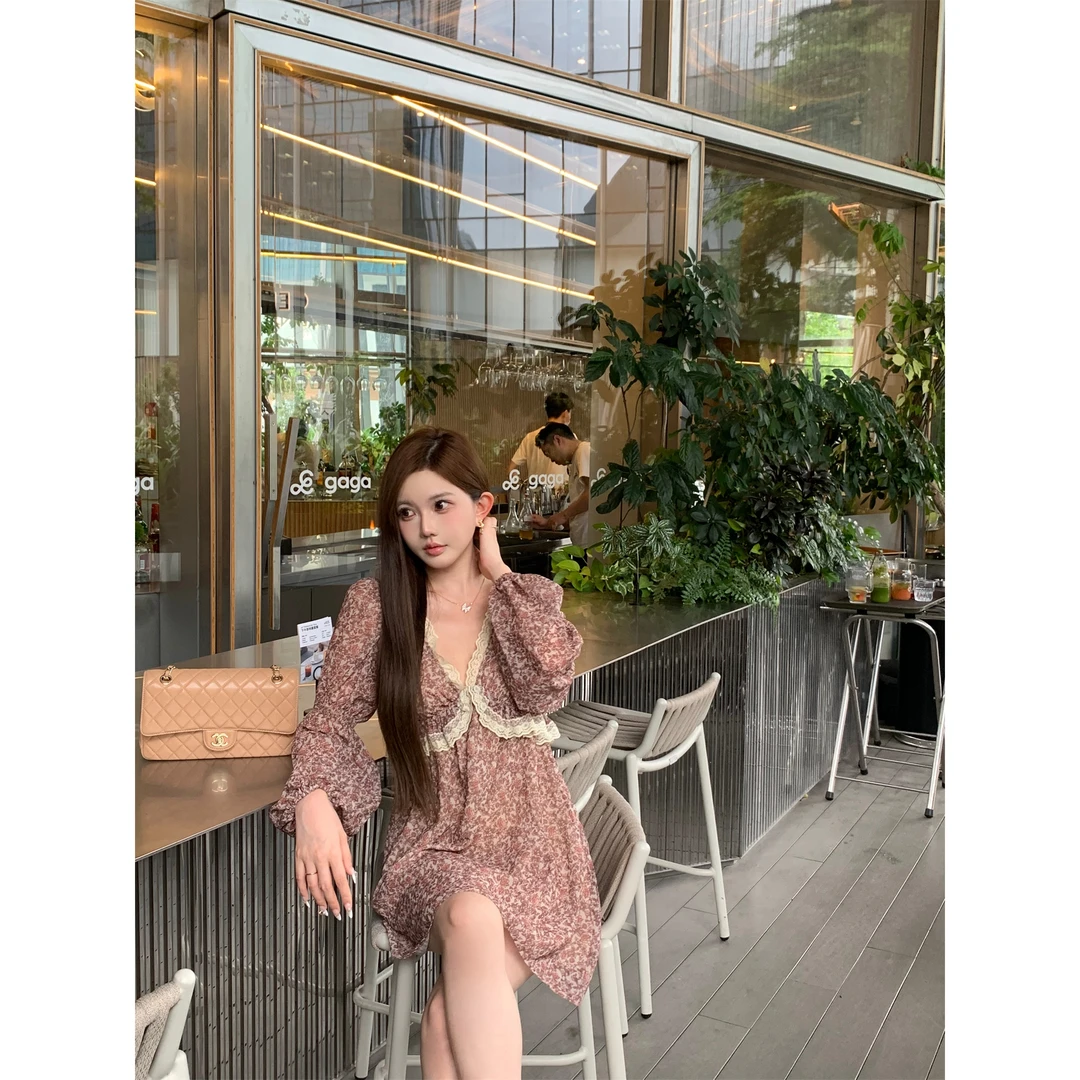 露背系带 法式赫本风高级蕾丝碎花拼接连衣裙女