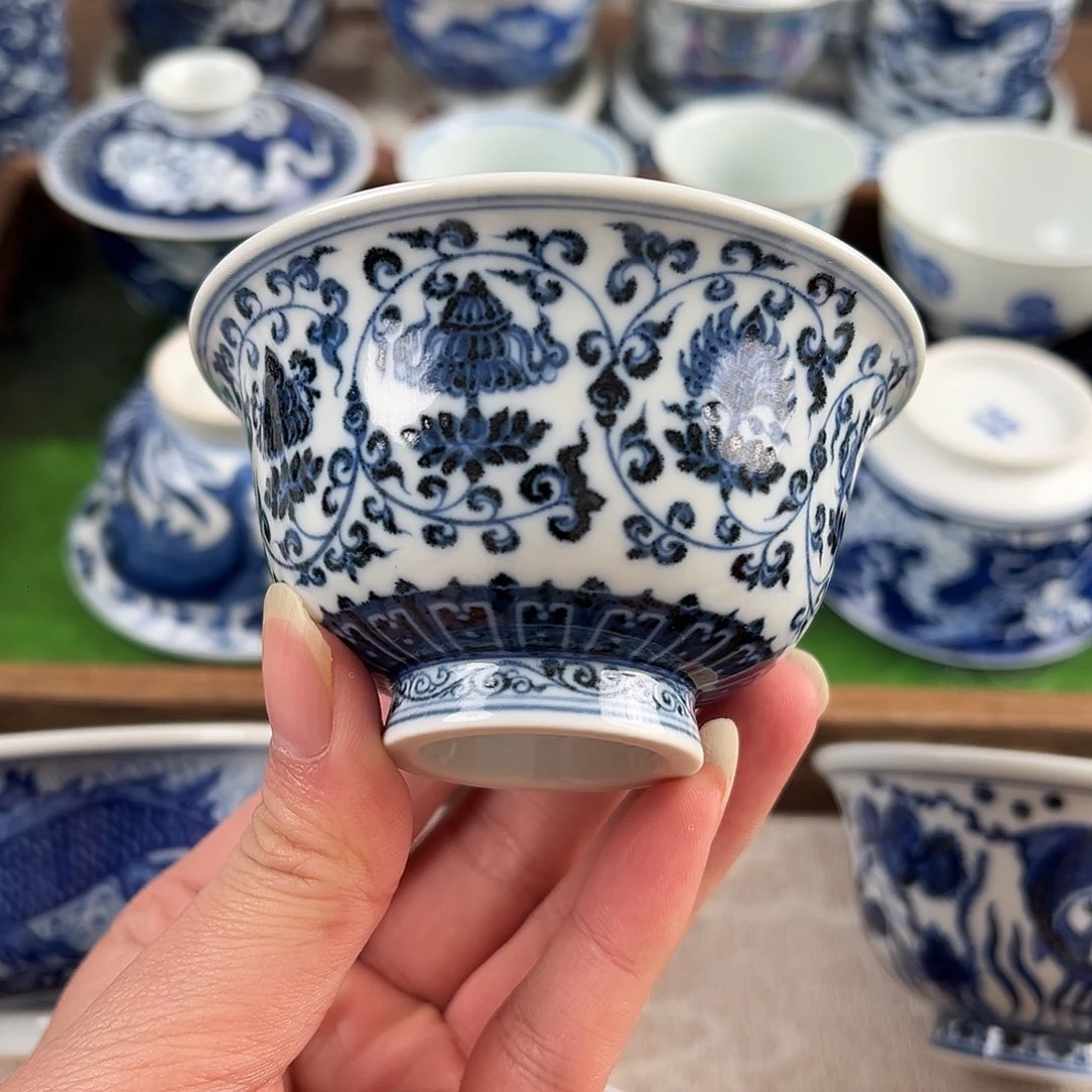 青花莲托八宝手工手绘