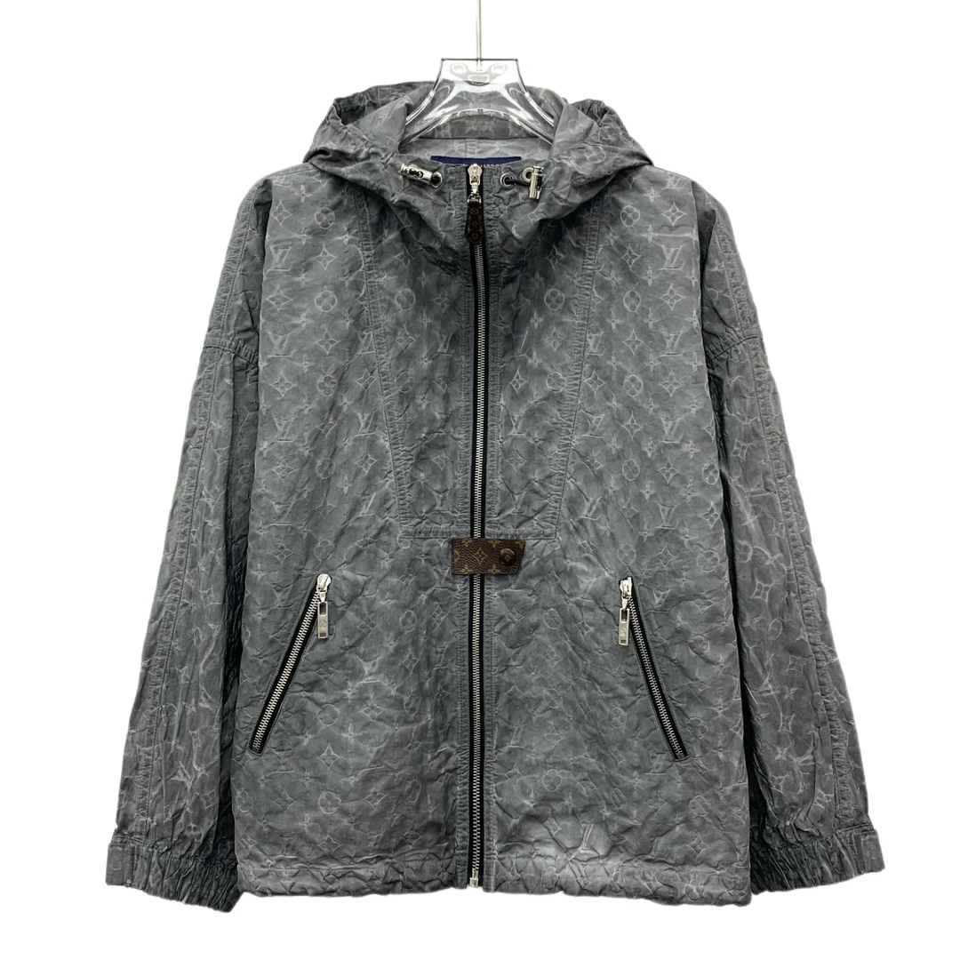 95新 LouisVuitton/路易威登  IW0424   logo提花满印桑蚕丝外套