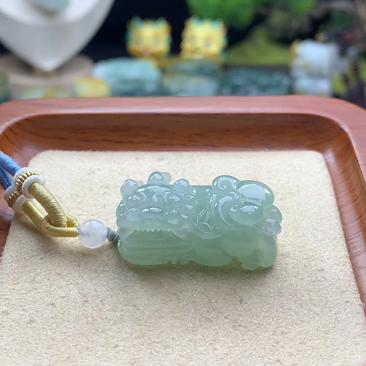 翡翠未镶嵌颈饰貔貅1