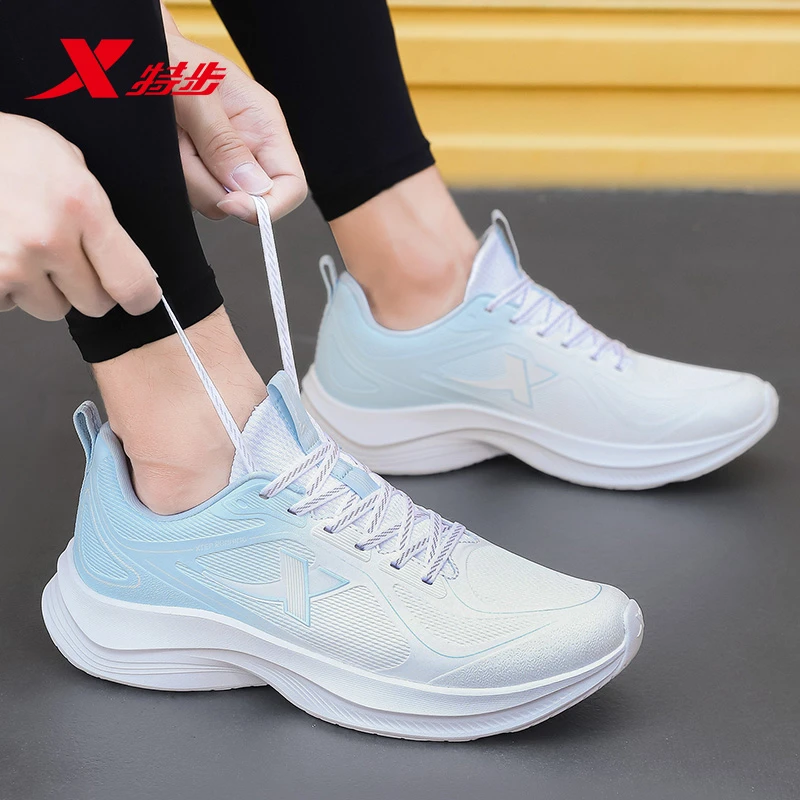 特步男鞋运动鞋皮面防水正品跑步鞋子休闲鞋官方旗舰软底鞋跑鞋男