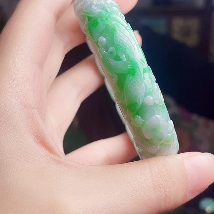 翡翠未镶嵌手镯多样性