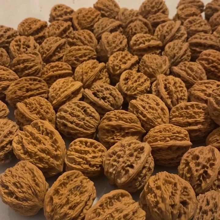 文玩核桃把件白**辉虎头