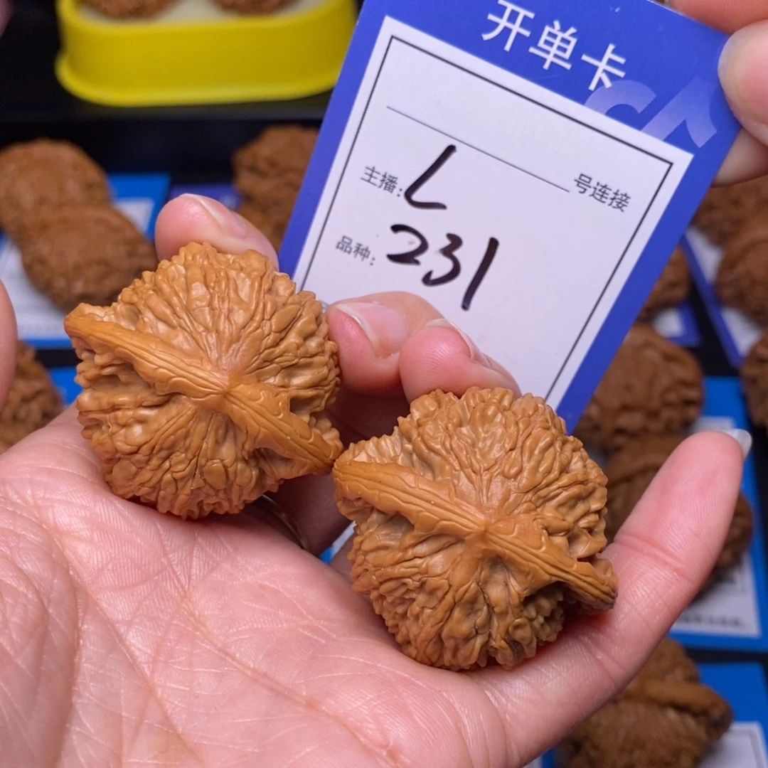 文玩核桃把件40至尊虎231