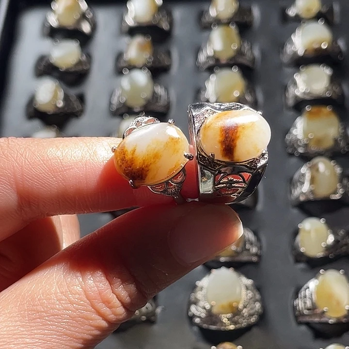 未镶嵌戒指和田玉杰***?