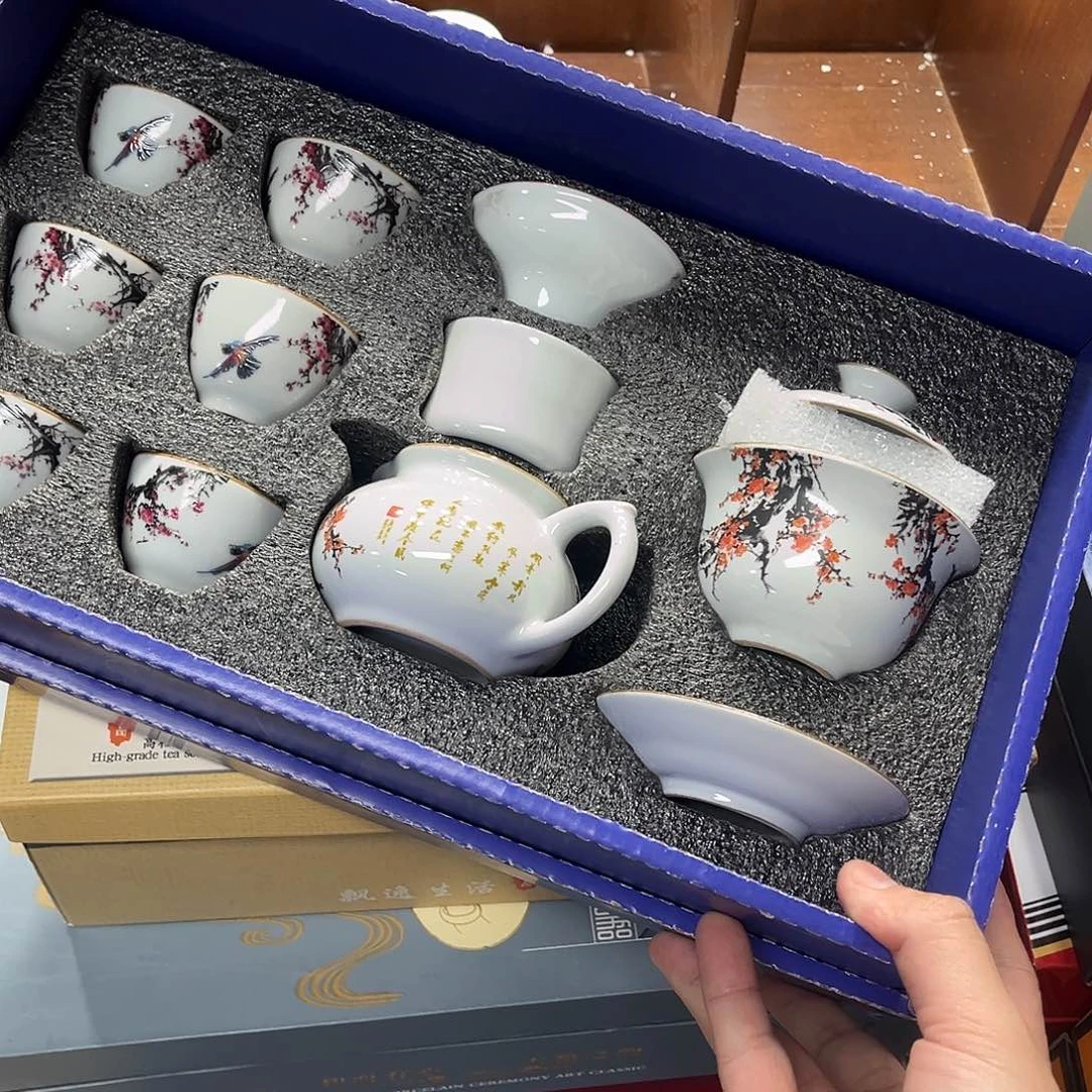 孤品茶具套装等。