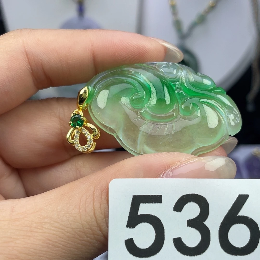 翡翠未镶嵌吊坠(赠链)