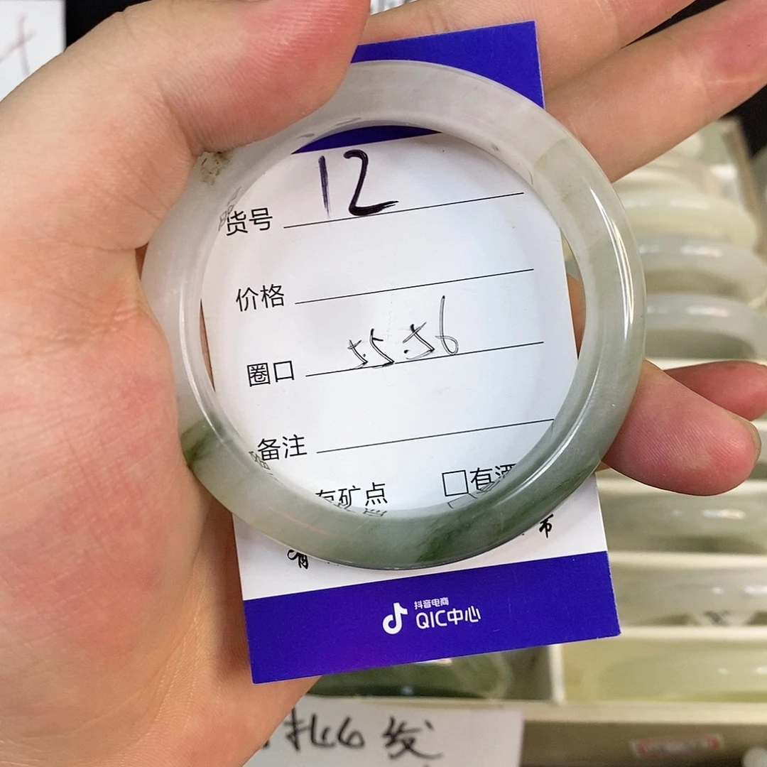 未镶嵌手镯石英质玉