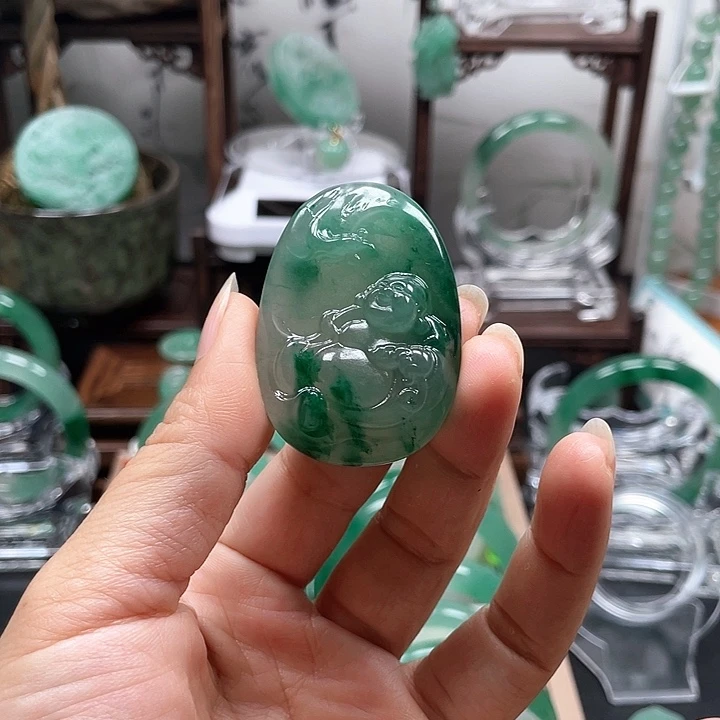 颈饰未镶嵌石英质玉