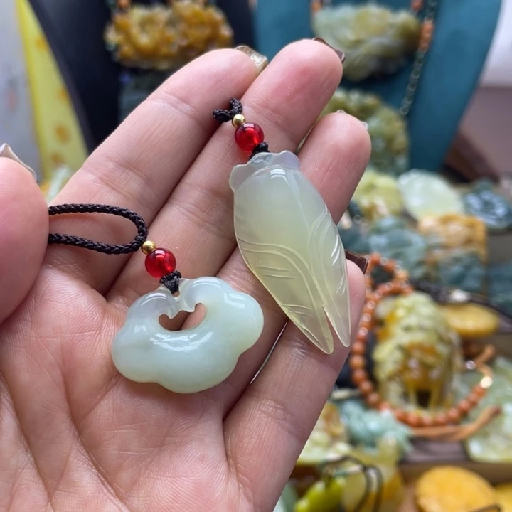 蛇纹石玉未镶嵌颈饰