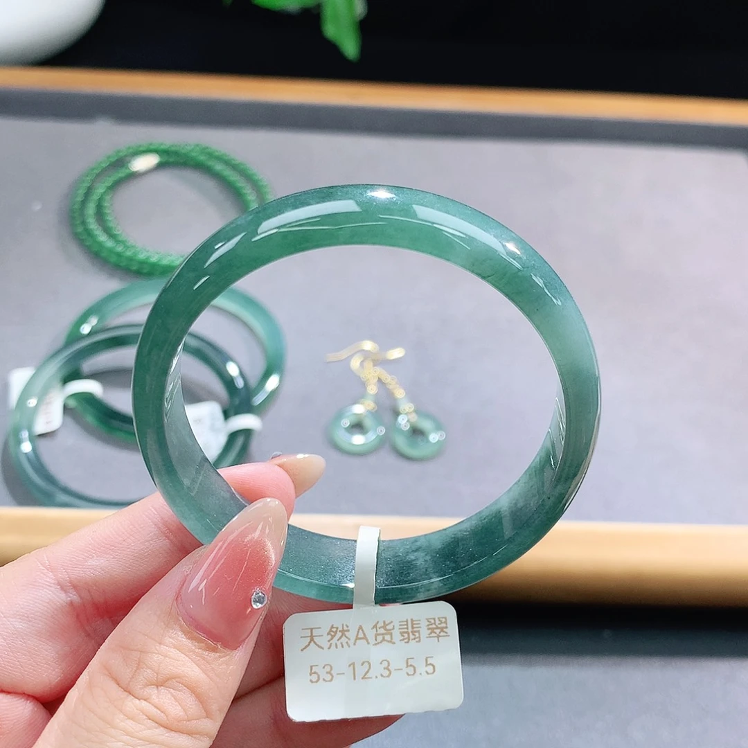 未镶嵌手镯（圆镯）翡翠