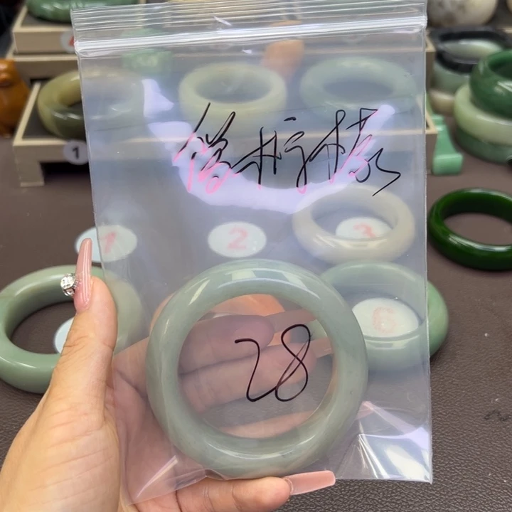 未镶嵌手镯石英岩玉爱****