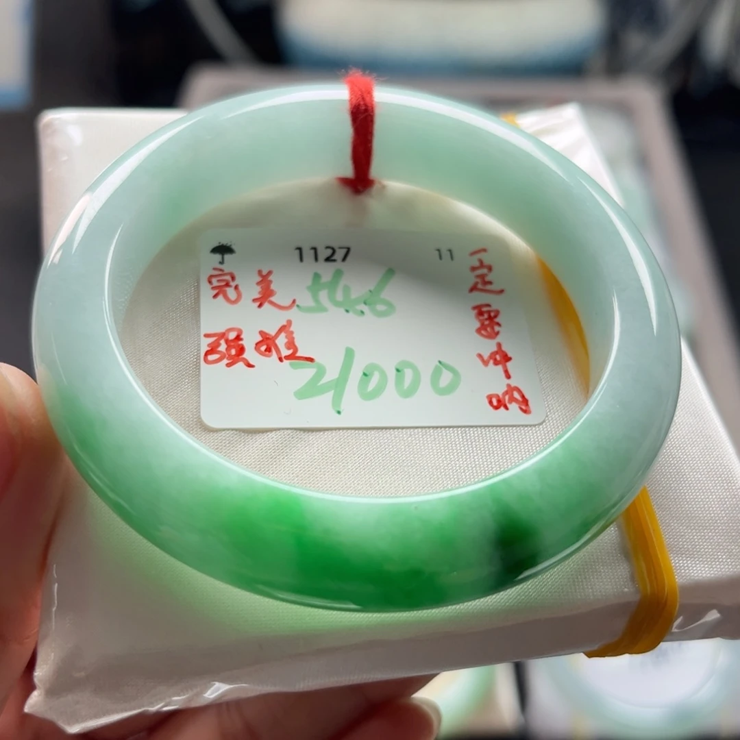 翡翠未镶嵌手镯54.6正圈，必拍
