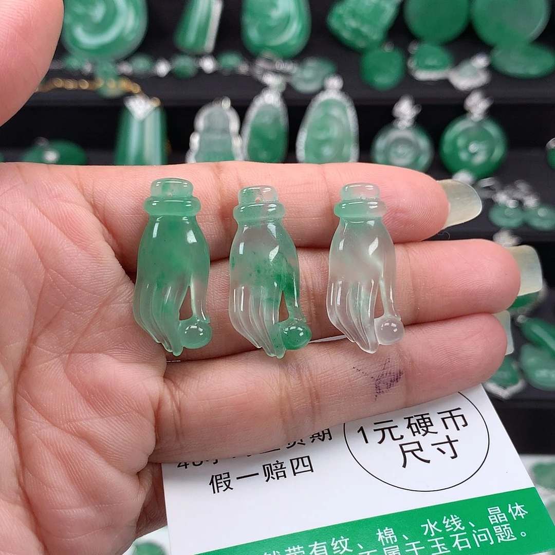 未镶嵌吊坠石英质玉（非洲翠）多样性发其一