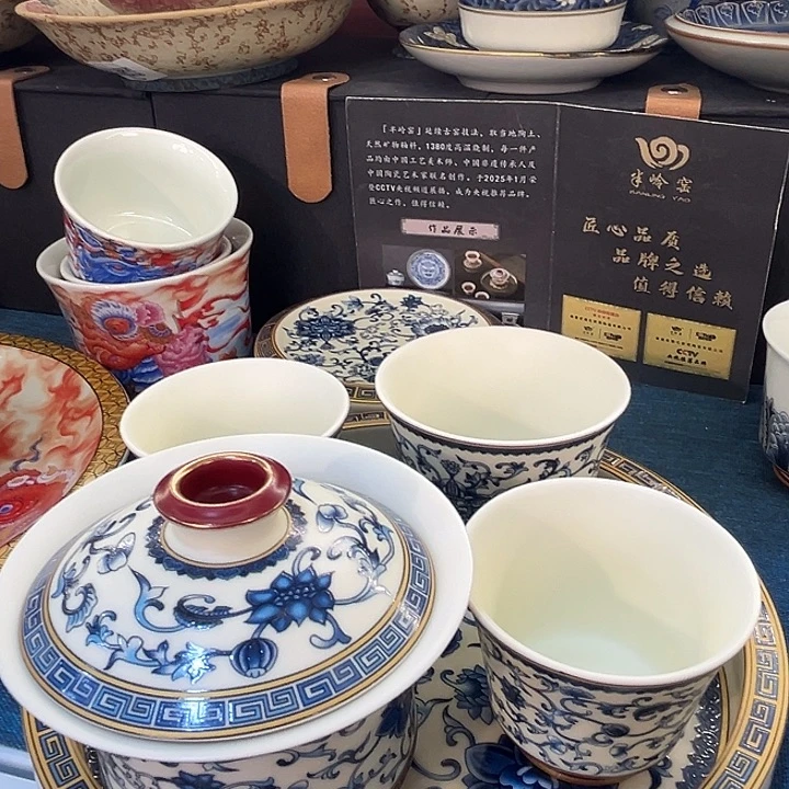 这些盖碗真漂亮呀