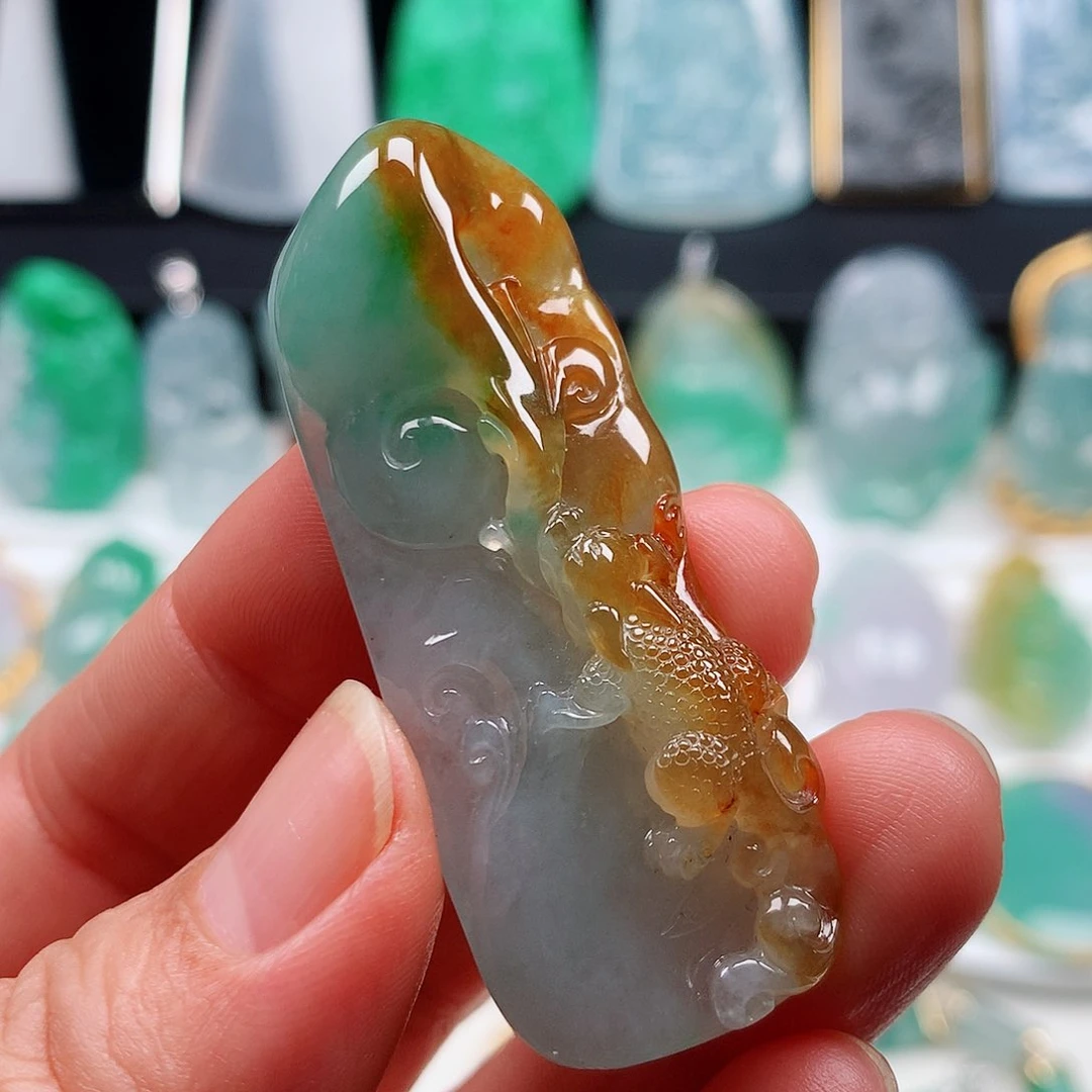 翡翠颈饰未镶嵌如意