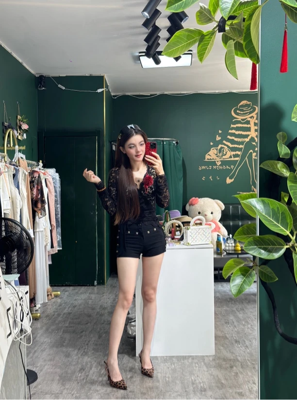 2025秋季新款时尚气质百搭女王性感蕾丝镂空绑带V领显瘦上衣