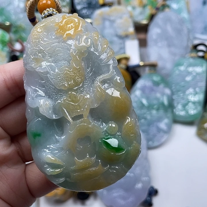 三***爷翡翠未镶嵌颈饰天然