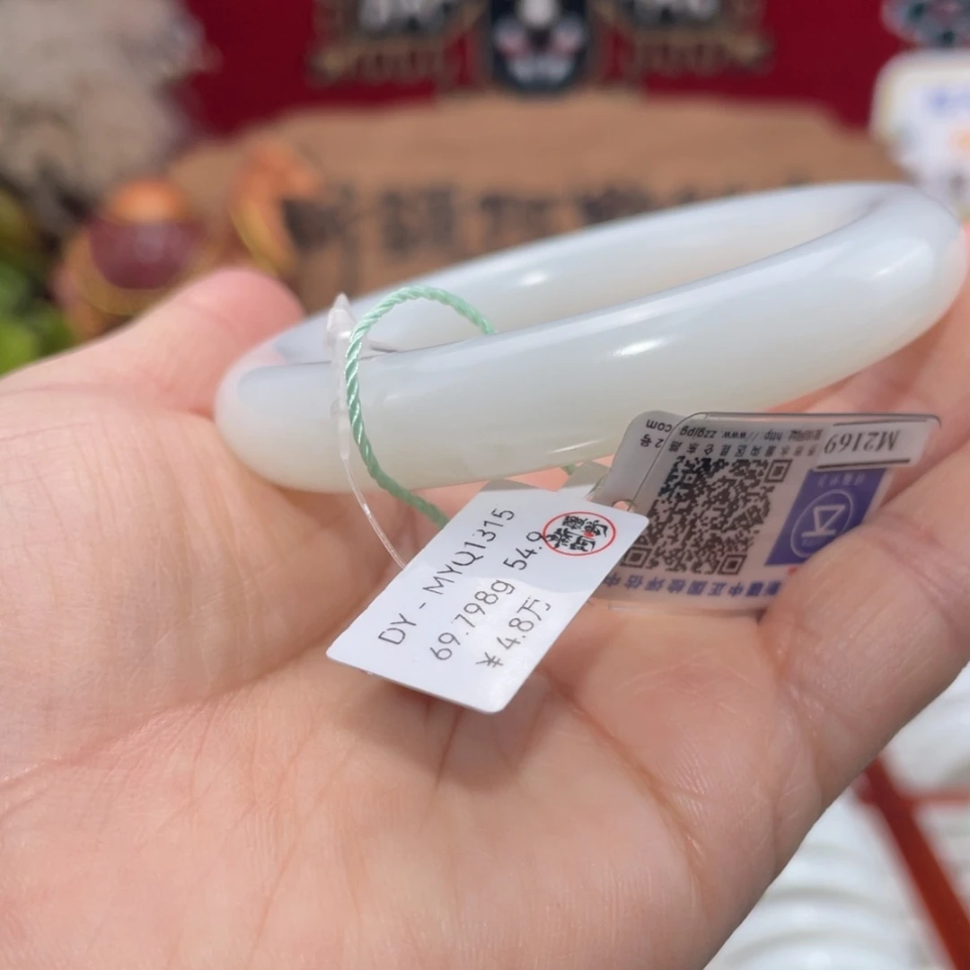 未镶嵌手镯和田玉天然羊脂玉且末老熟油镯