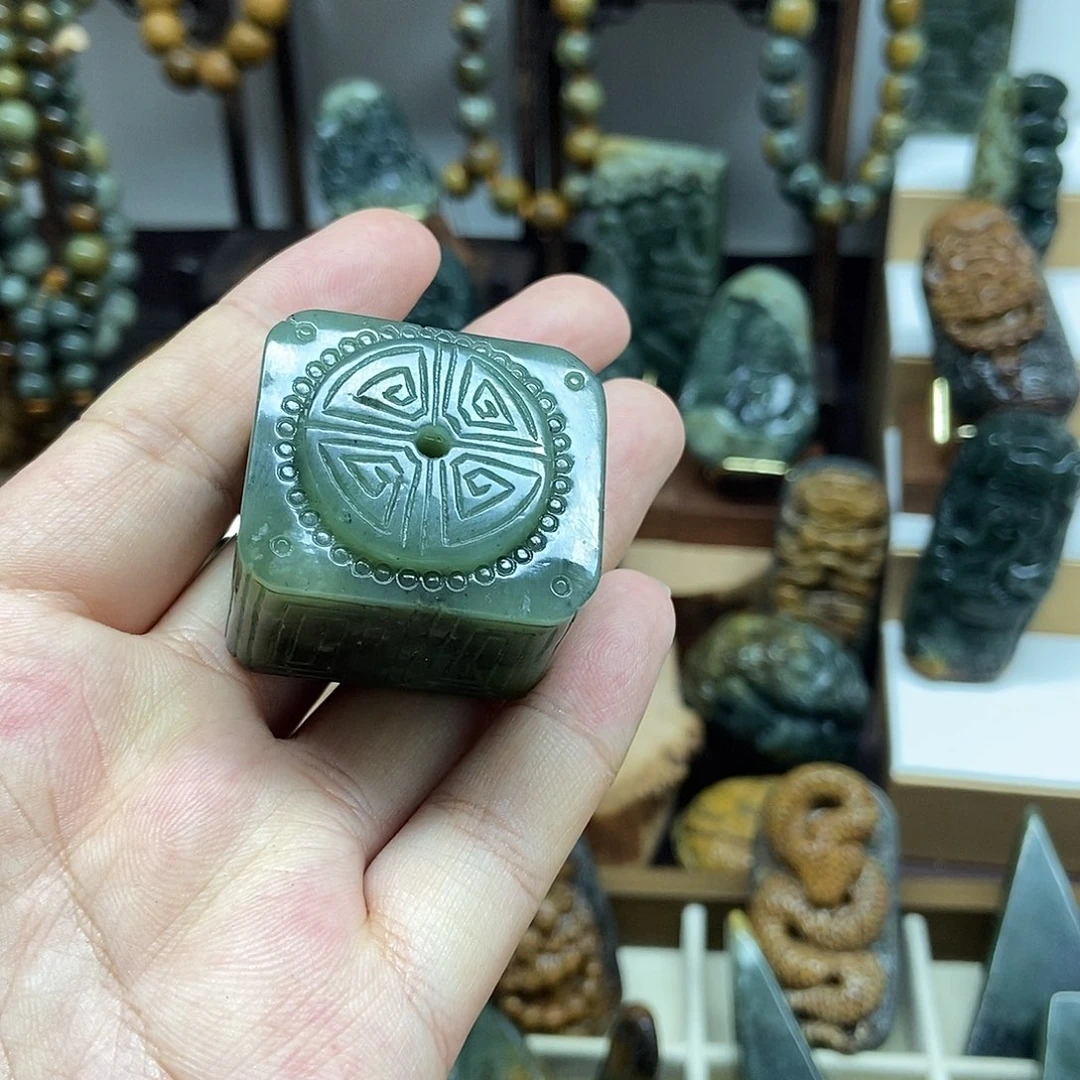岫岩老玉（透闪石质玉）未镶嵌把件