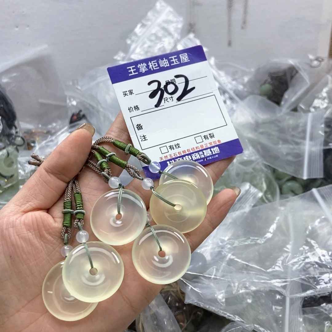 岫玉吊坠吊坠未镶嵌多样性，发一个