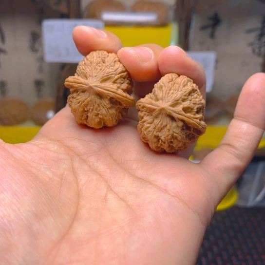 吊坠文玩核桃绣球