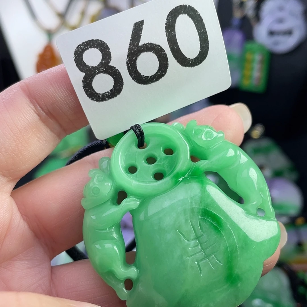 翡翠未镶嵌吊坠(赠链)