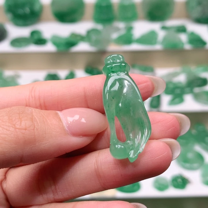 颈饰未镶嵌石英质玉