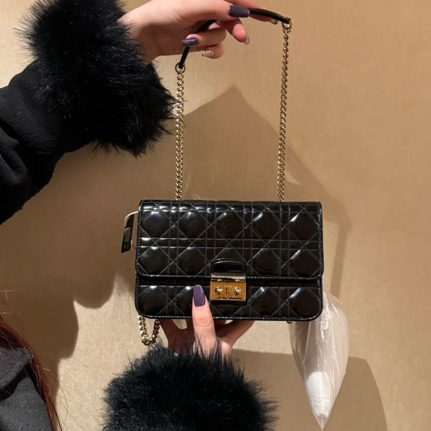 95新 DIOR/迪奥 95新dior黑色链条斜挎包/18019913